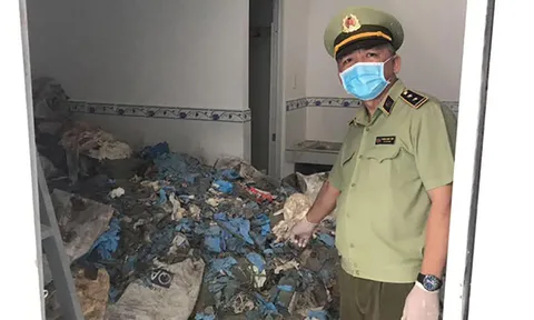 21 tấn găng tay, quần áo y tế đã qua sử dụng bị thu giữ